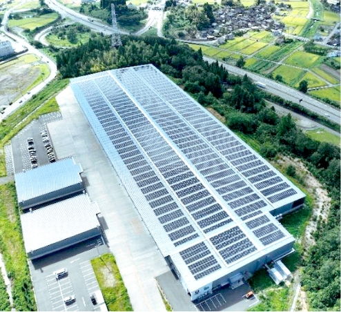 富士化学工業専用の太陽光発電設備（富山県射水市）の空撮