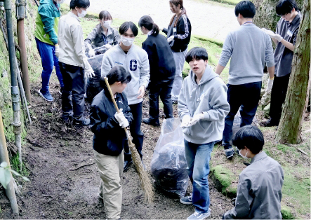 上市町クリーン作戦の様子（清掃活動）