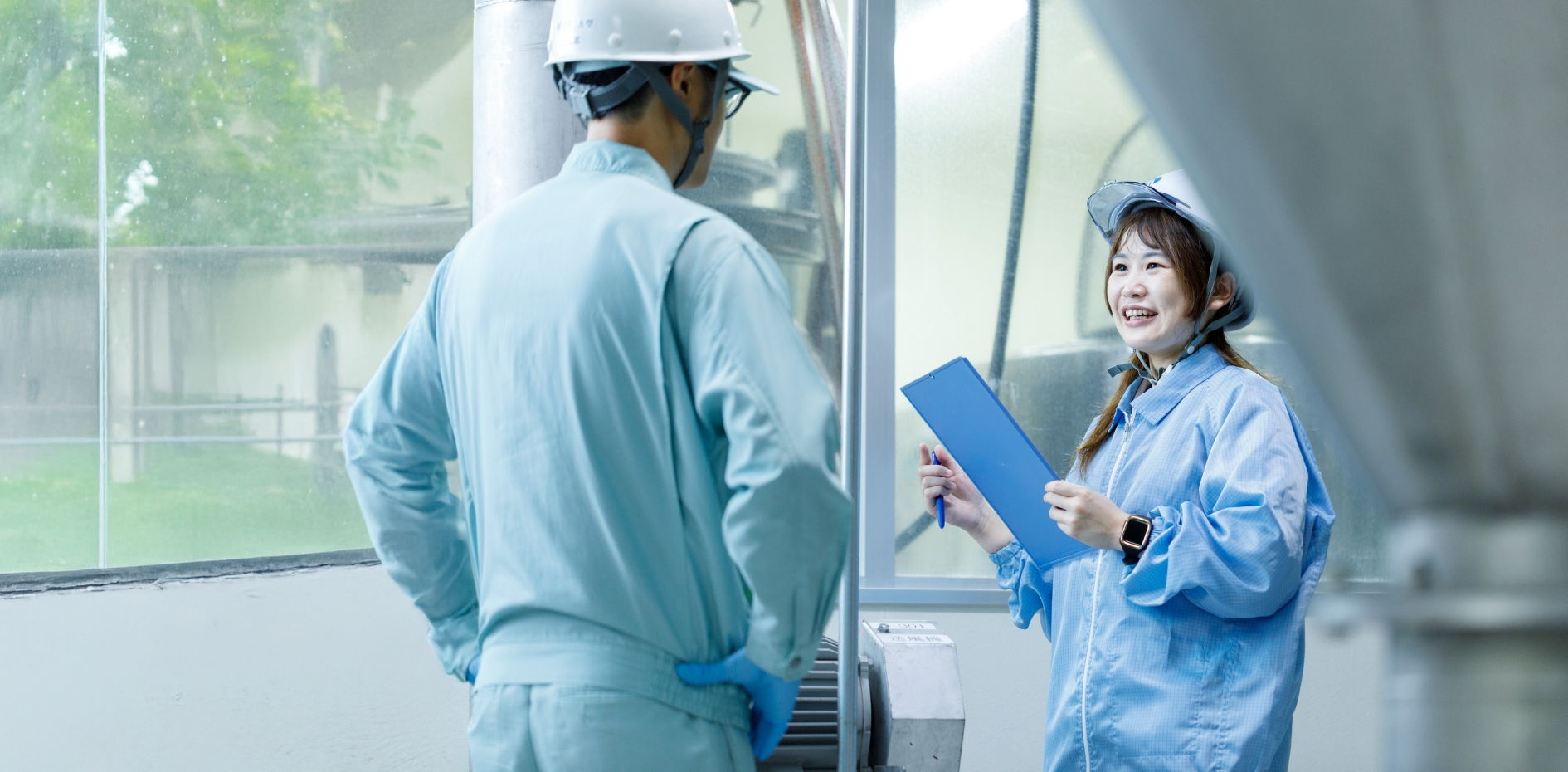 製造現場で働く社員